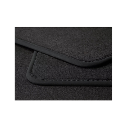 Set 4 Tappeti Auto in Tessuto Nero – Volkswagen Polo con Scritta “Polo” Ricamata